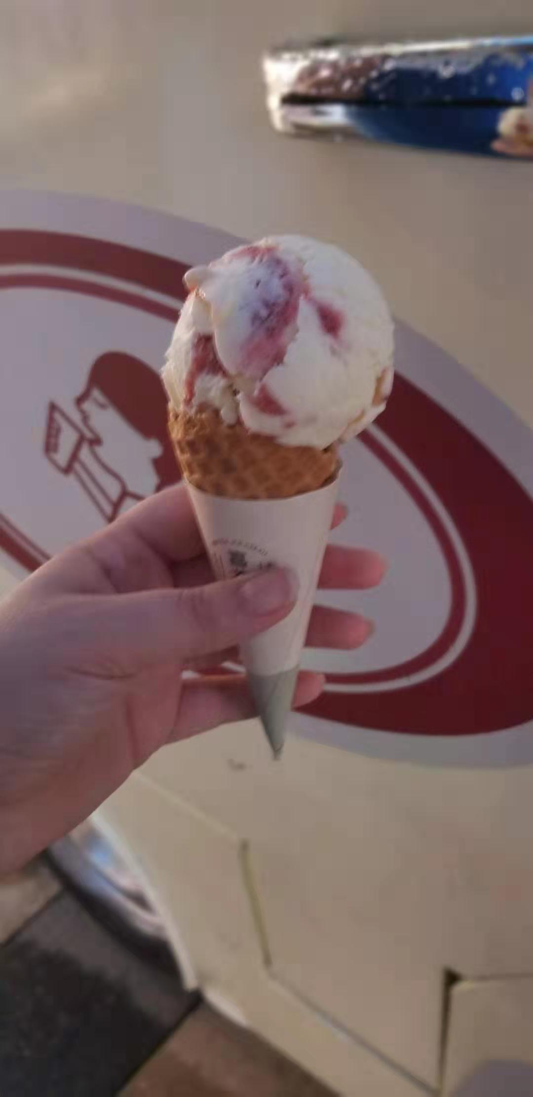 Strawberry cheezo HeyTea gelato