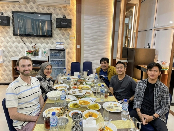 A welcome dinner with PUSaKO members Dr. Elda, Ari Dinata, Haykal, and Yanda Wijaya.
