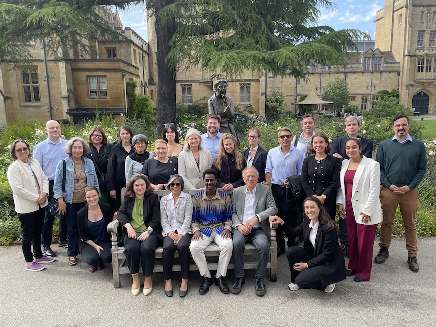 The complete Roundtable group.