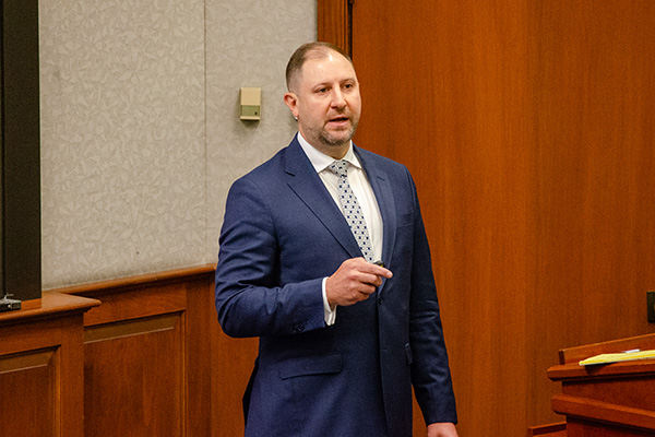Michael Zogby '02 demonstrates how to deliver a closing argument during an NTAC session