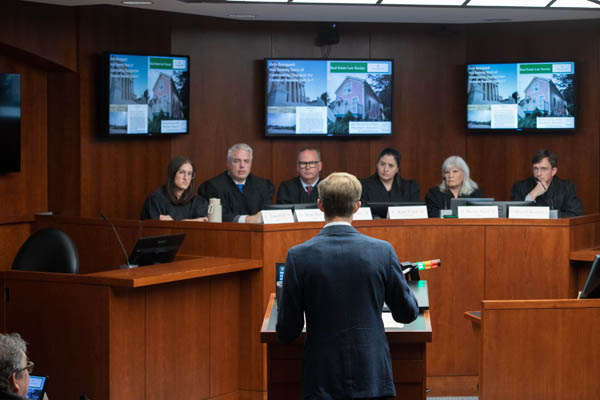 Attorney Jeffrey Redfern argues during the Moot Court.
