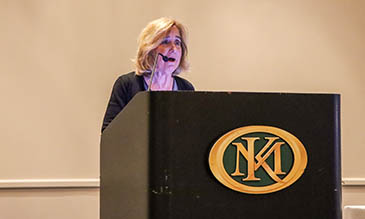 Catherine R. Marriott ’86 addresses members of the Dean's Council