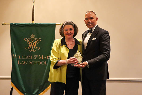 Judge Rebecca Beach Smith ’79 (left) is presented with the 2025 Citizen Lawyer Award by Dean A. Benjamin Spencer