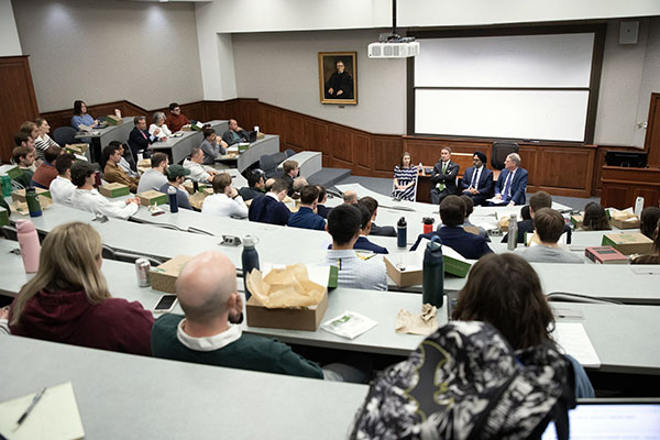 The Scalia-Ginsburg series always boasts a large audience of students and faculty, all part of the law school’s ongoing effort to foster civil discourse and expose students to diverse experiences within the legal profession. Photo: David F. Morrill